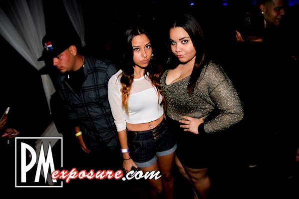 Sarasota Nightlife photos show Pictures people out at a Bar